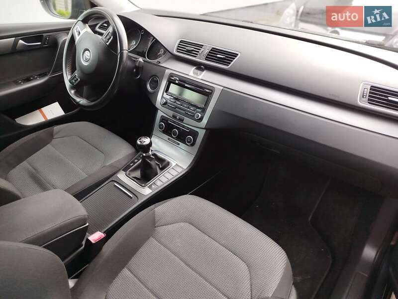 Универсал Volkswagen Passat 2011 в Ровно фото 2 Универсал Volkswagen Passat 2011 в Ровно
