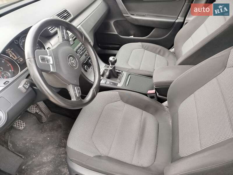 Универсал Volkswagen Passat 2011 в Ровно фото 15 Универсал Volkswagen Passat 2011 в Ровно