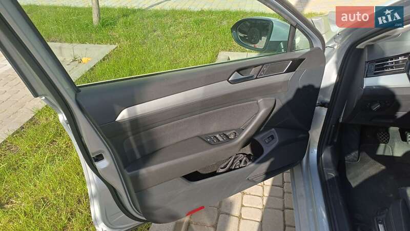 Универсал Volkswagen Passat 2015 в Львове