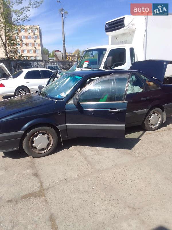 Седан Volkswagen Passat 1990 в Киеве