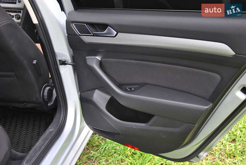 Седан Volkswagen Passat 2016 в Вінниці