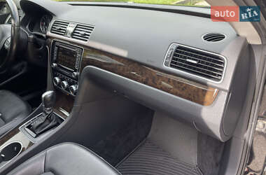 Седан Volkswagen Passat 2015 в 