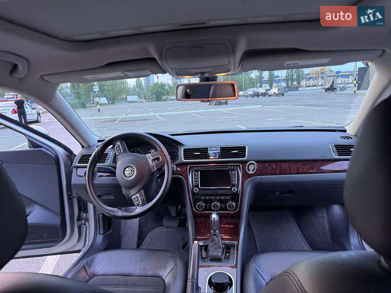 Седан Volkswagen Passat 2012 в Киеве