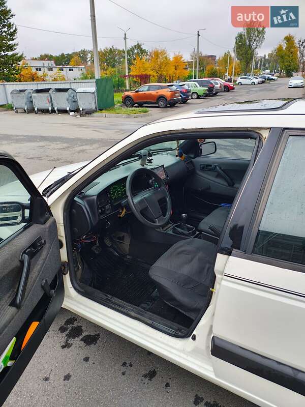 Седан Volkswagen Passat 1989 в Харкові