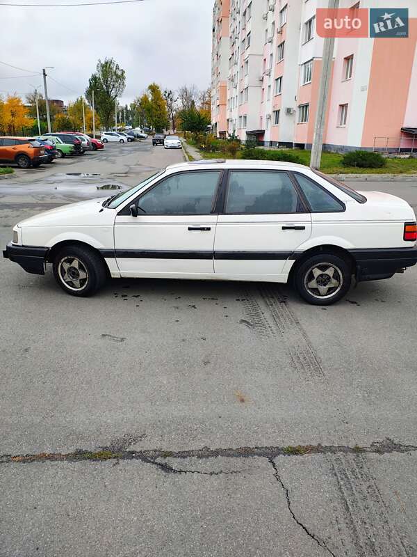 Седан Volkswagen Passat 1989 в Харкові