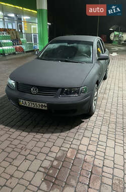 Седан Volkswagen Passat 1998 в  фото 2 Седан Volkswagen Passat 1998 в