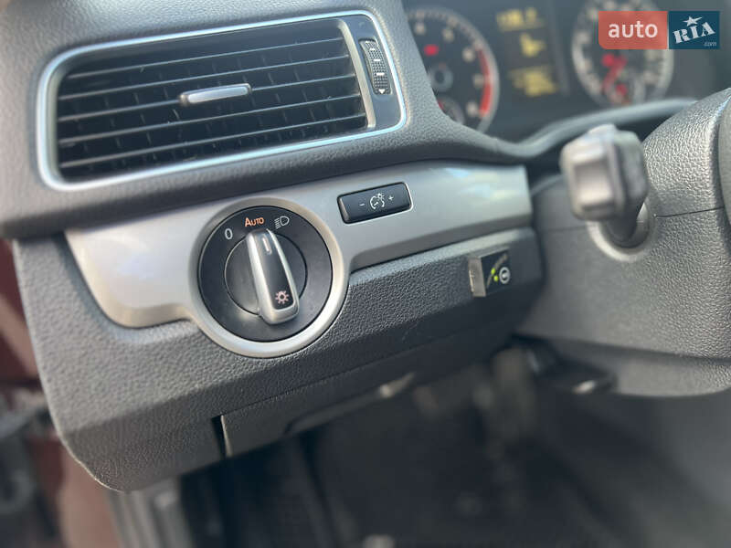 Седан Volkswagen Passat 2012 в Киеве фото 28 Седан Volkswagen Passat 2012 в Киеве