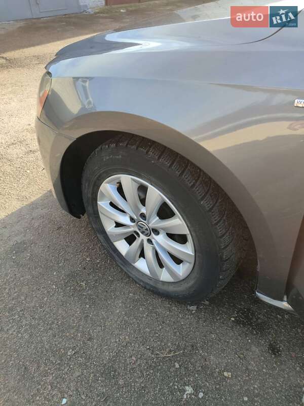 Седан Volkswagen Passat 2014 в Львові