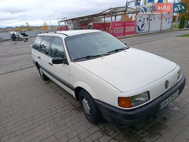 Універсал Volkswagen Passat 1989 в Чернівцях