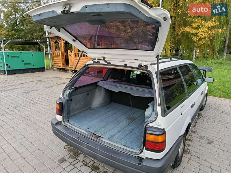 Універсал Volkswagen Passat 1989 в Чернівцях