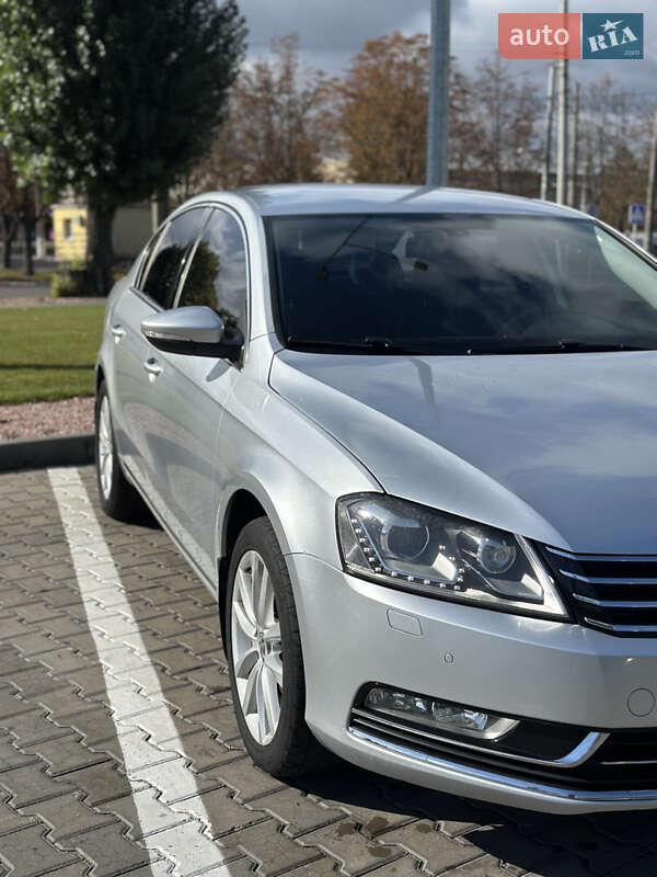 Седан Volkswagen Passat 2011 в Кременчуці