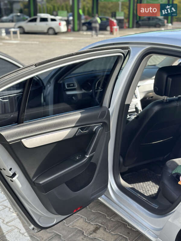 Седан Volkswagen Passat 2011 в Кременчуці