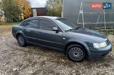 Седан Volkswagen Passat 2000 в 