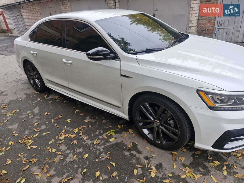Седан Volkswagen Passat 2016 в Харькове