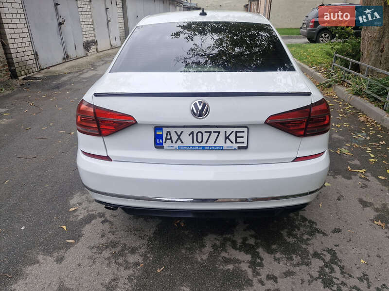 Седан Volkswagen Passat 2016 в Харькове