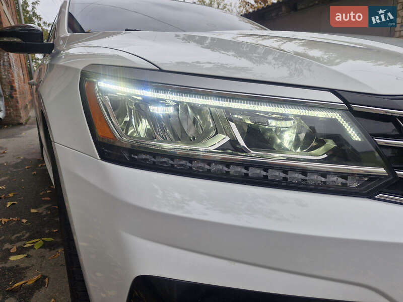 Седан Volkswagen Passat 2016 в Харькове