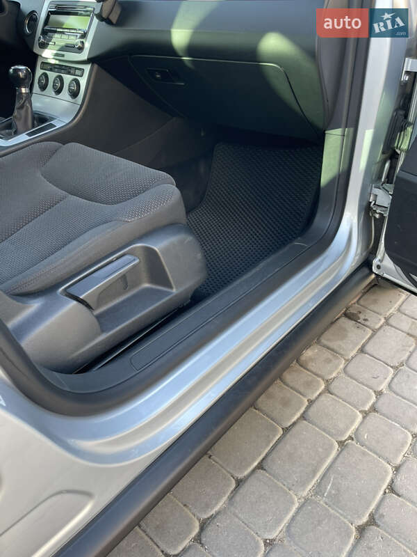 Універсал Volkswagen Passat 2009 в Києві фото 16 Універсал Volkswagen Passat 2009 в Києві