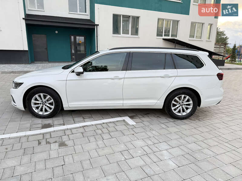 Универсал Volkswagen Passat 2022 в Вараше