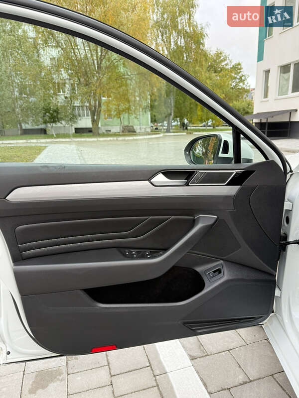 Универсал Volkswagen Passat 2022 в Вараше