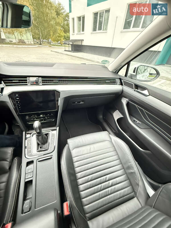Универсал Volkswagen Passat 2022 в Вараше