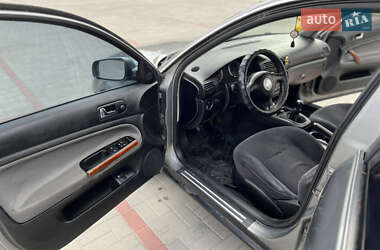 Седан Volkswagen Passat 2004 в 