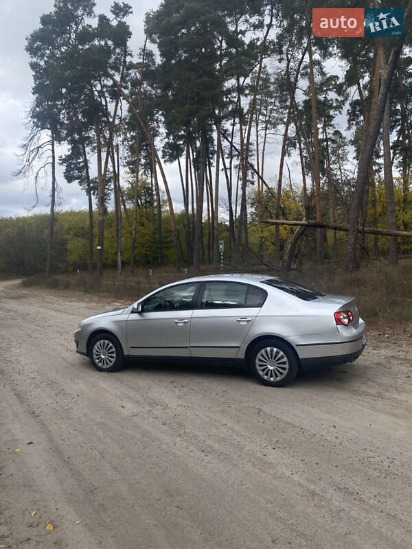 Седан Volkswagen Passat 2006 в Киеве