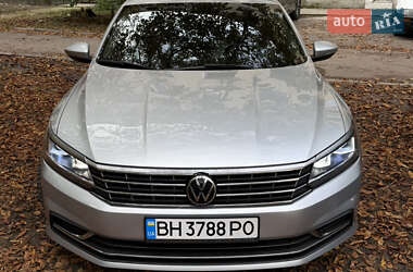 Седан Volkswagen Passat 2018 в Одессе