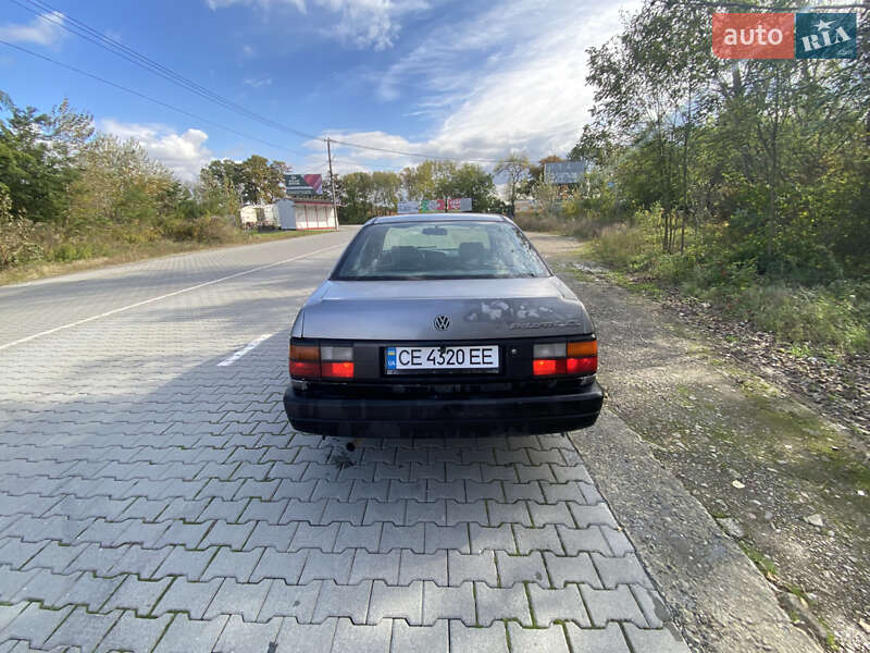 Седан Volkswagen Passat 1989 в Черновцах