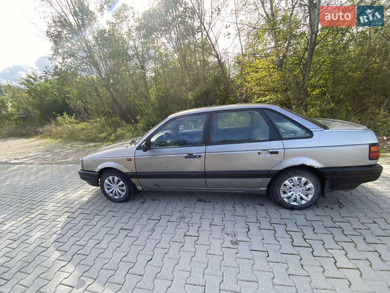 Седан Volkswagen Passat 1989 в Черновцах
