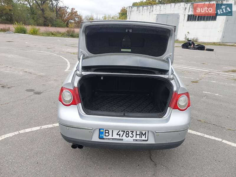 Седан Volkswagen Passat 2005 в Кременчуге