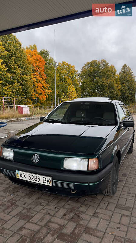 Седан Volkswagen Passat 1988 в Городне