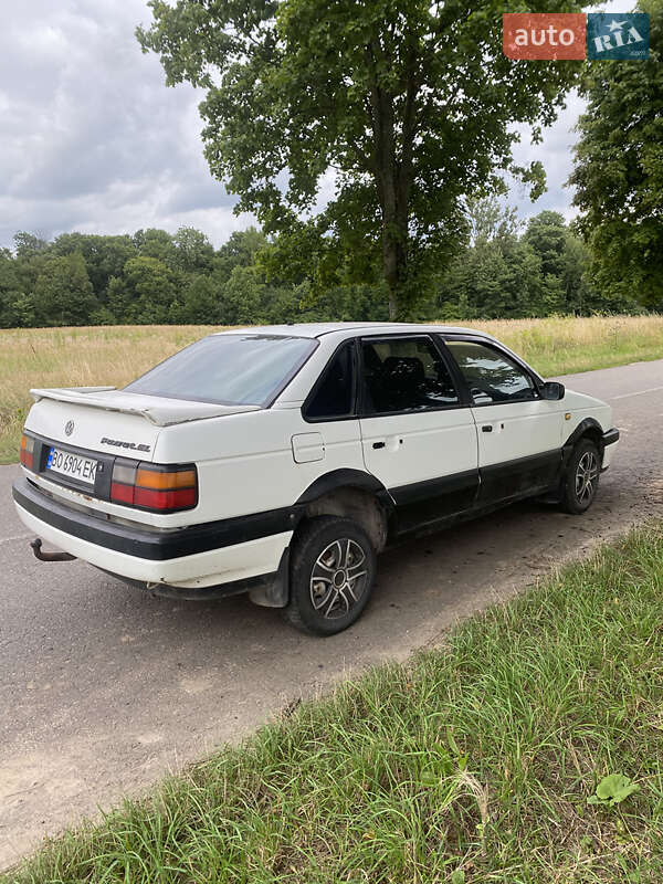 Седан Volkswagen Passat 1988 в Львове