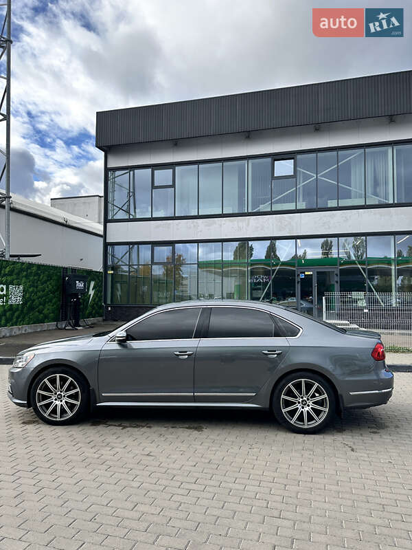 Седан Volkswagen Passat 2015 в Киеве