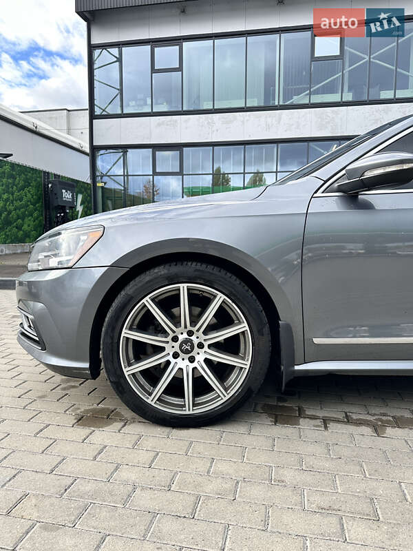 Седан Volkswagen Passat 2015 в Киеве