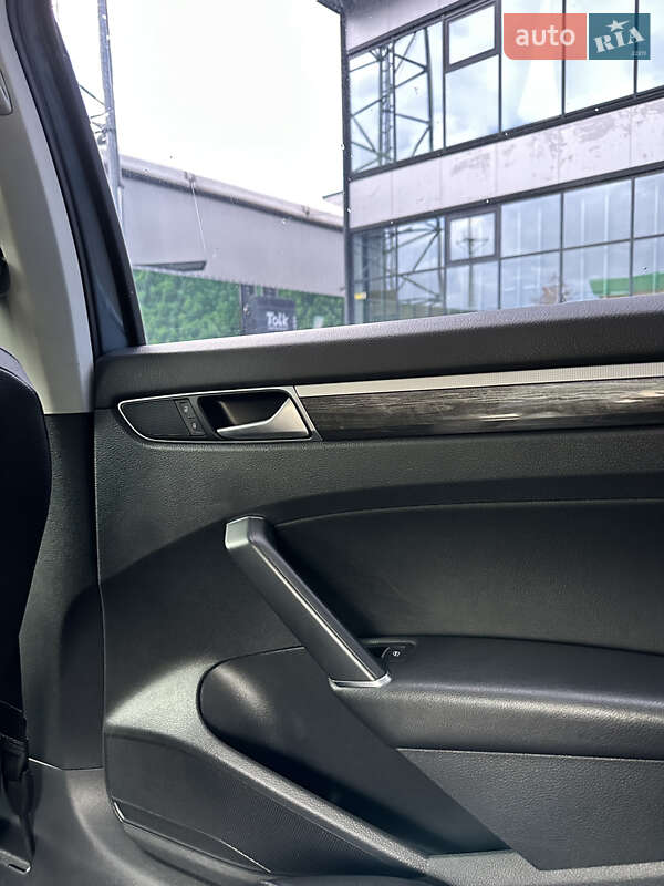 Седан Volkswagen Passat 2015 в Киеве