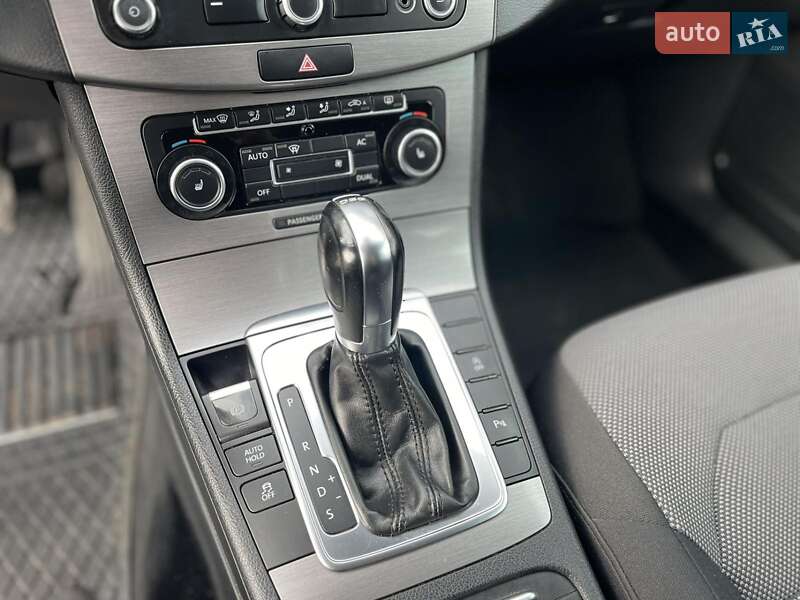 Универсал Volkswagen Passat 2011 в Дрогобыче