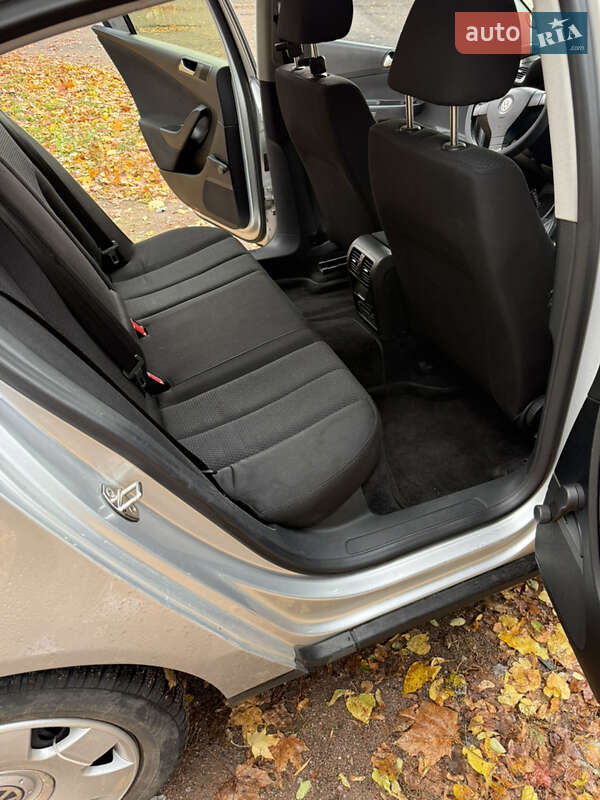Седан Volkswagen Passat 2006 в Чернигове