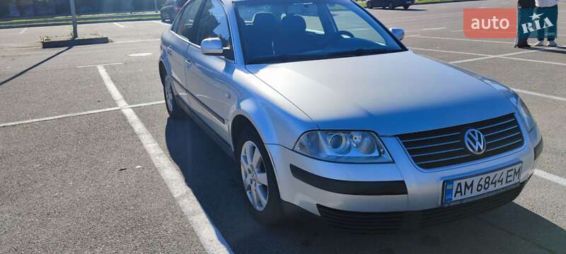 Седан Volkswagen Passat 2002 в Киеве