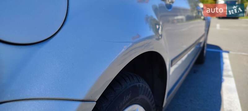 Седан Volkswagen Passat 2002 в Киеве