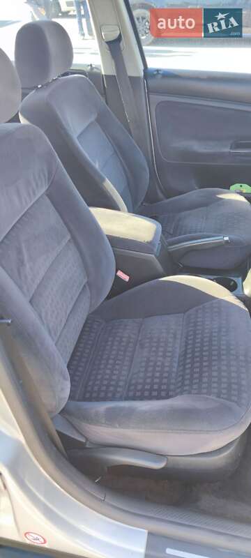 Седан Volkswagen Passat 2002 в Киеве