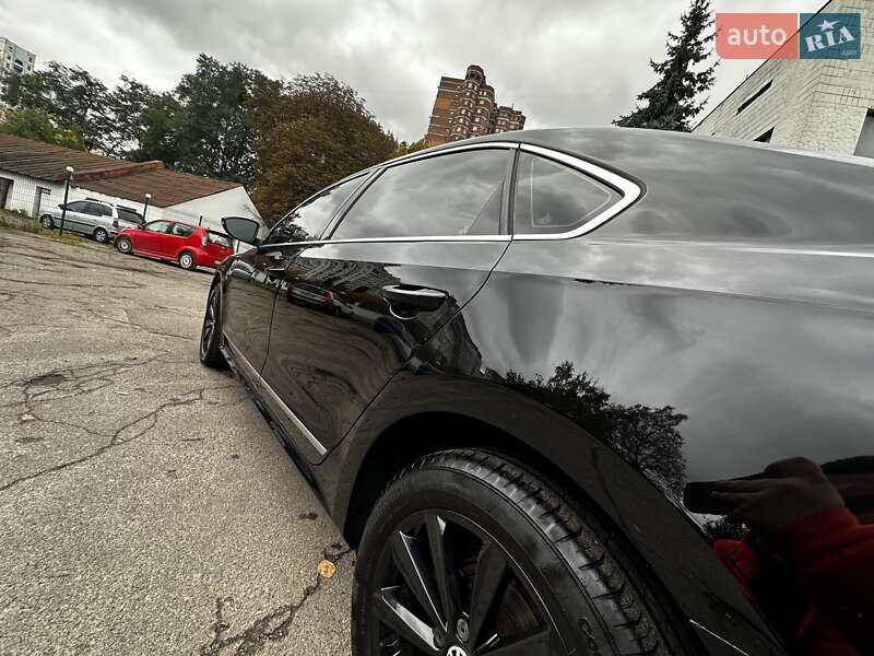 Седан Volkswagen Passat 2011 в Киеве