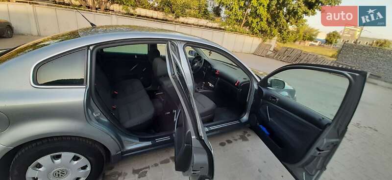 Седан Volkswagen Passat 2002 в Житомире