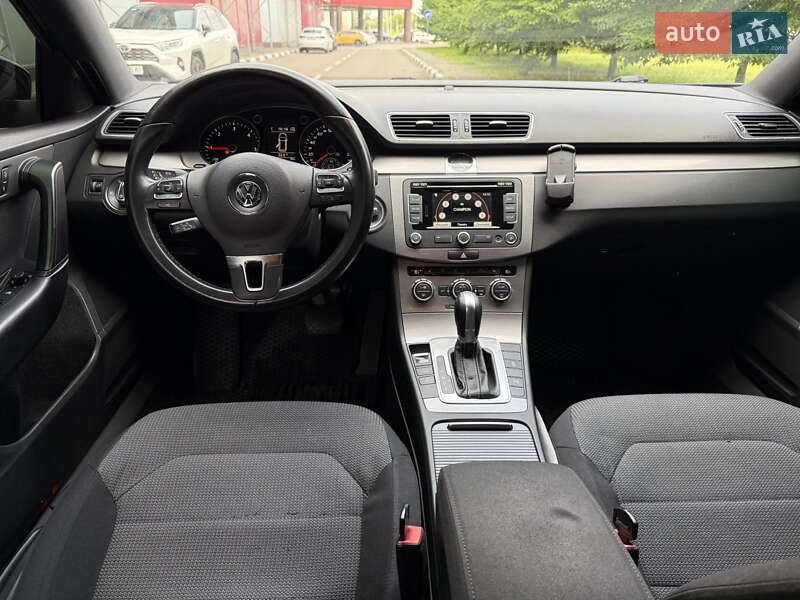 Универсал Volkswagen Passat 2014 в Киеве
