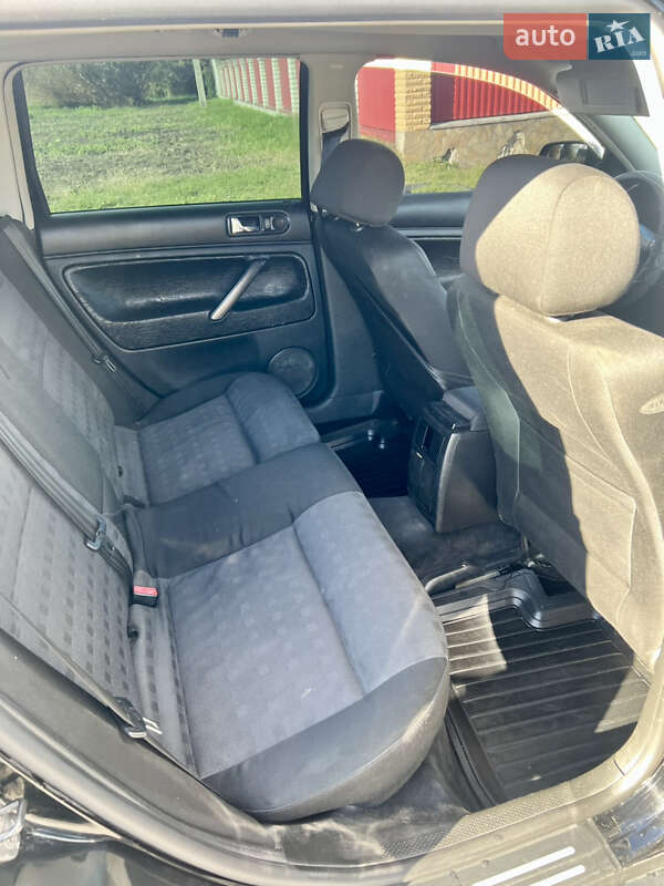 Универсал Volkswagen Passat 2003 в Звягеле