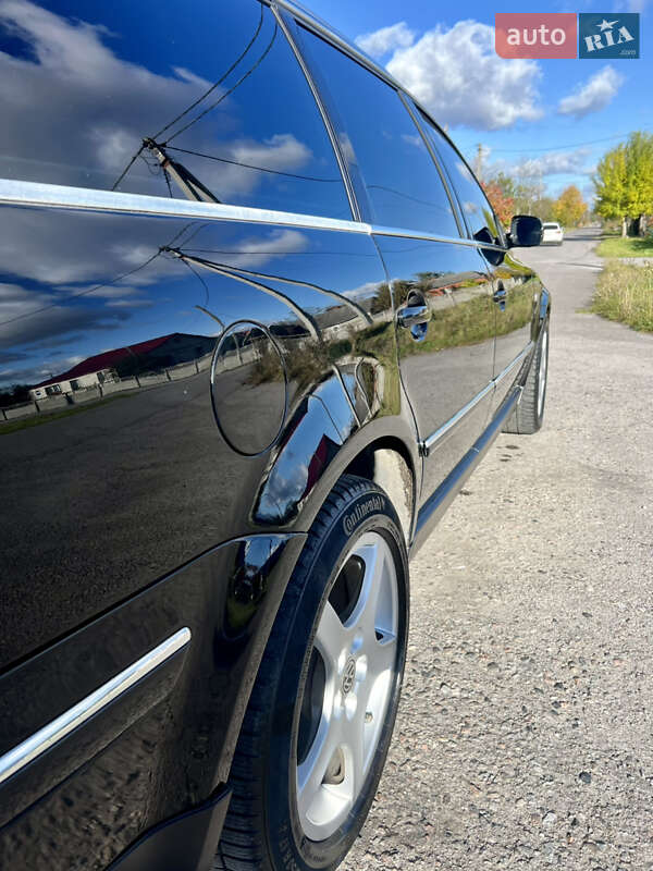 Универсал Volkswagen Passat 2003 в Звягеле