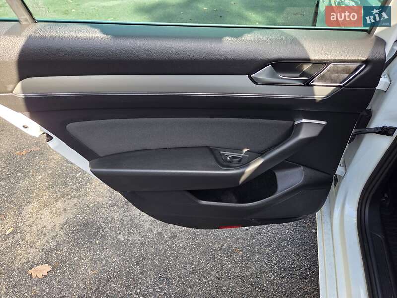 Универсал Volkswagen Passat 2016 в Буче