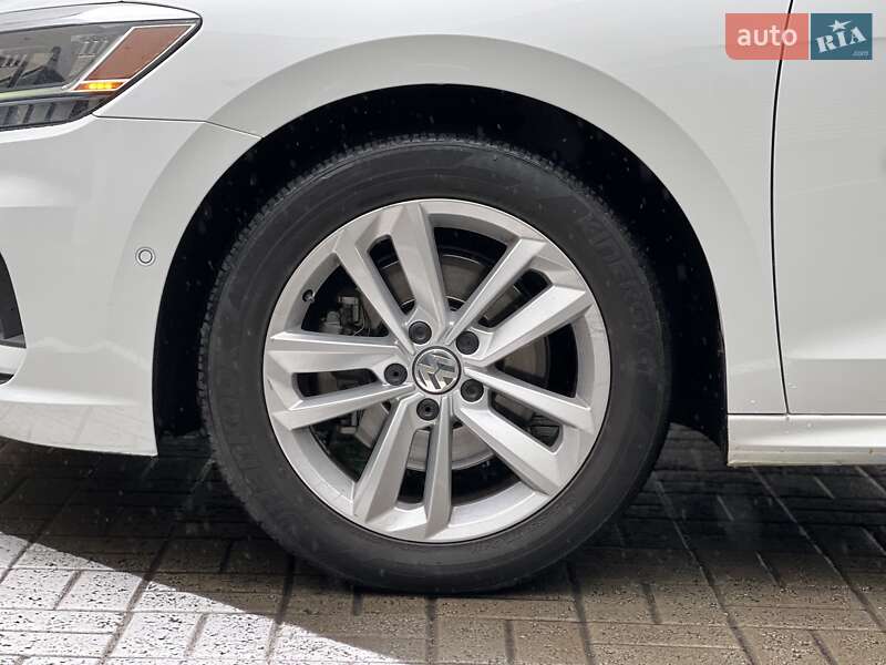 Седан Volkswagen Passat 2020 в Киеве