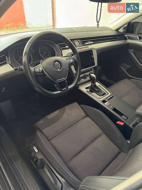 Универсал Volkswagen Passat 2018 в Киеве