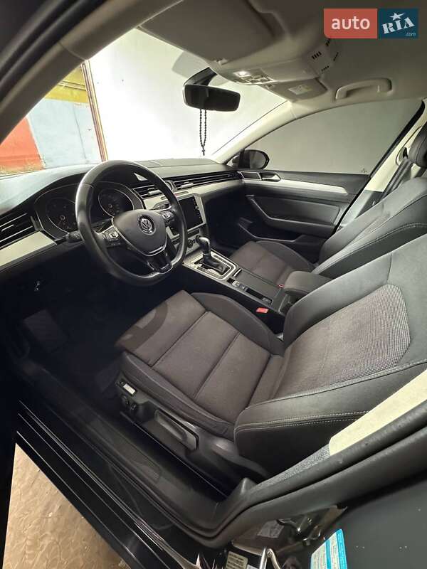 Универсал Volkswagen Passat 2018 в Киеве