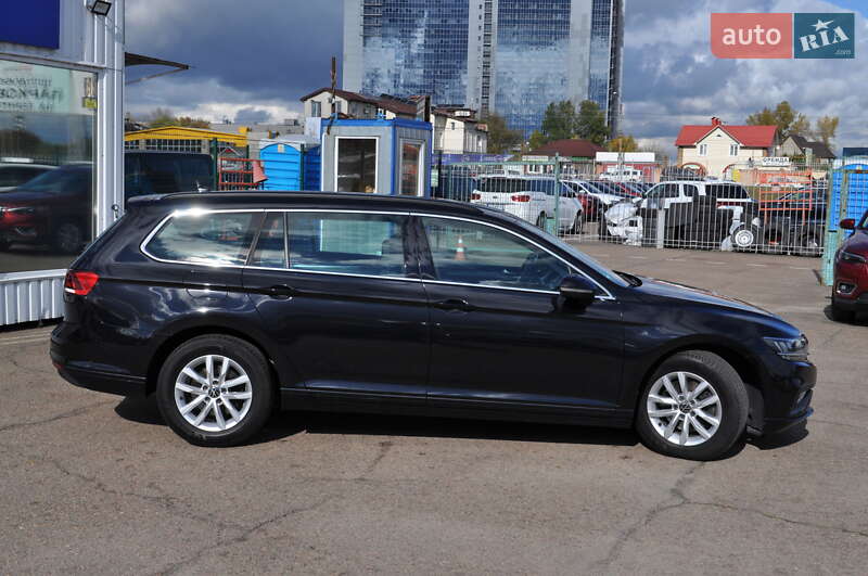 Универсал Volkswagen Passat 2022 в Киеве